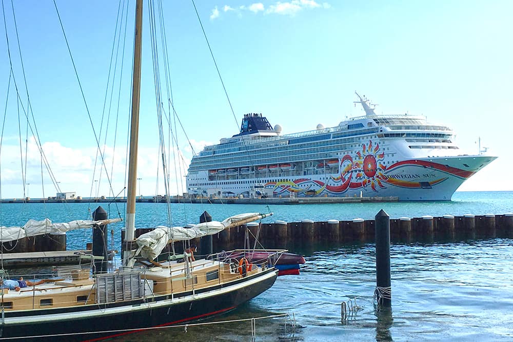 Norwegian Sun docking at Key West