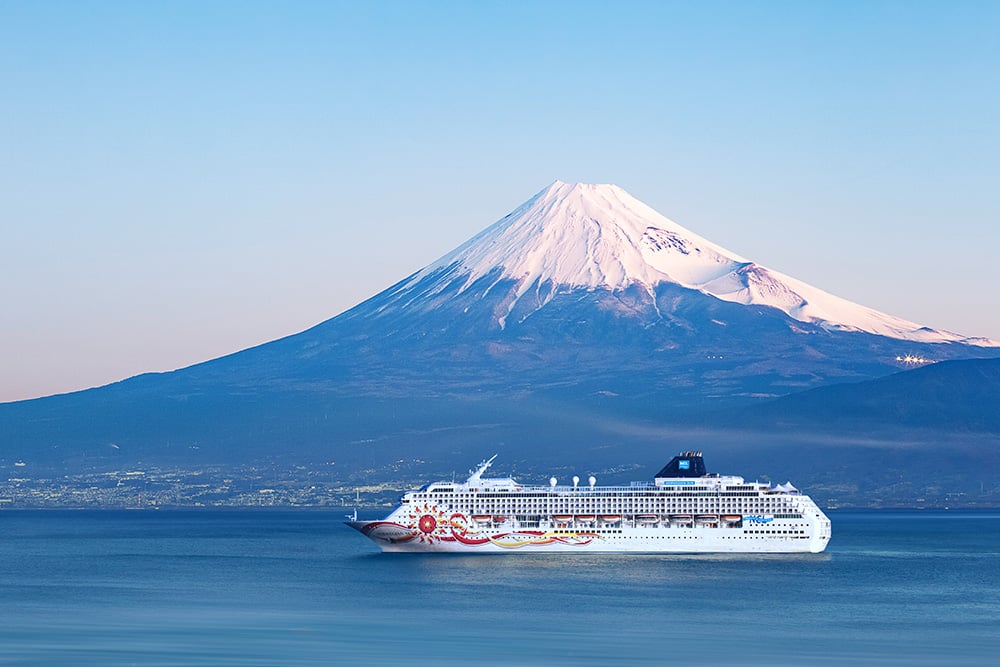 Norwegian Sun visiting Mount Fuji