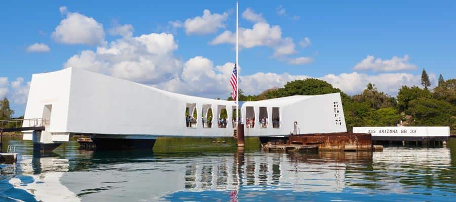 Hawaii cruise to U.S.S. Arizona Memorial in Pearl Harbor