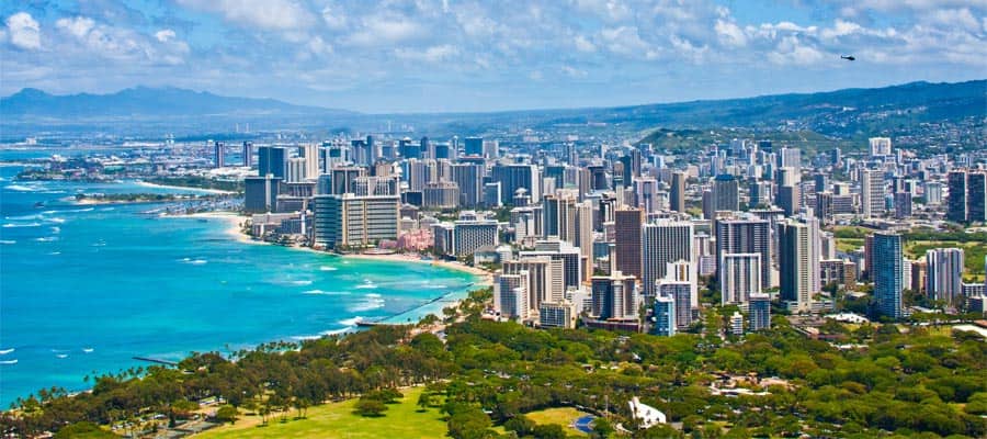 Beautiful skyline on your Honolulu cruise