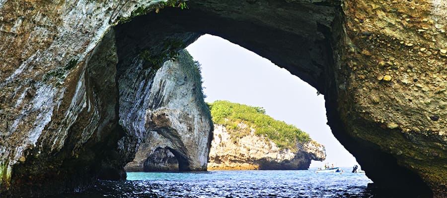 Los Arcos on your cruise from Puerto Vallarta, Mexico