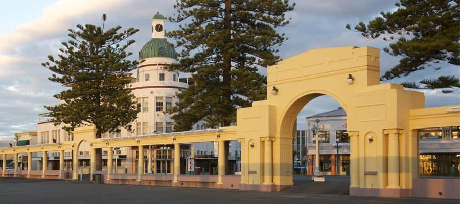 Art Deco Architecture on Napier Cruises