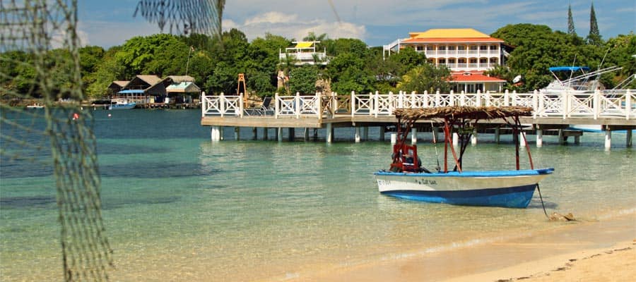 Beautiful beaches on your Roatan vacation